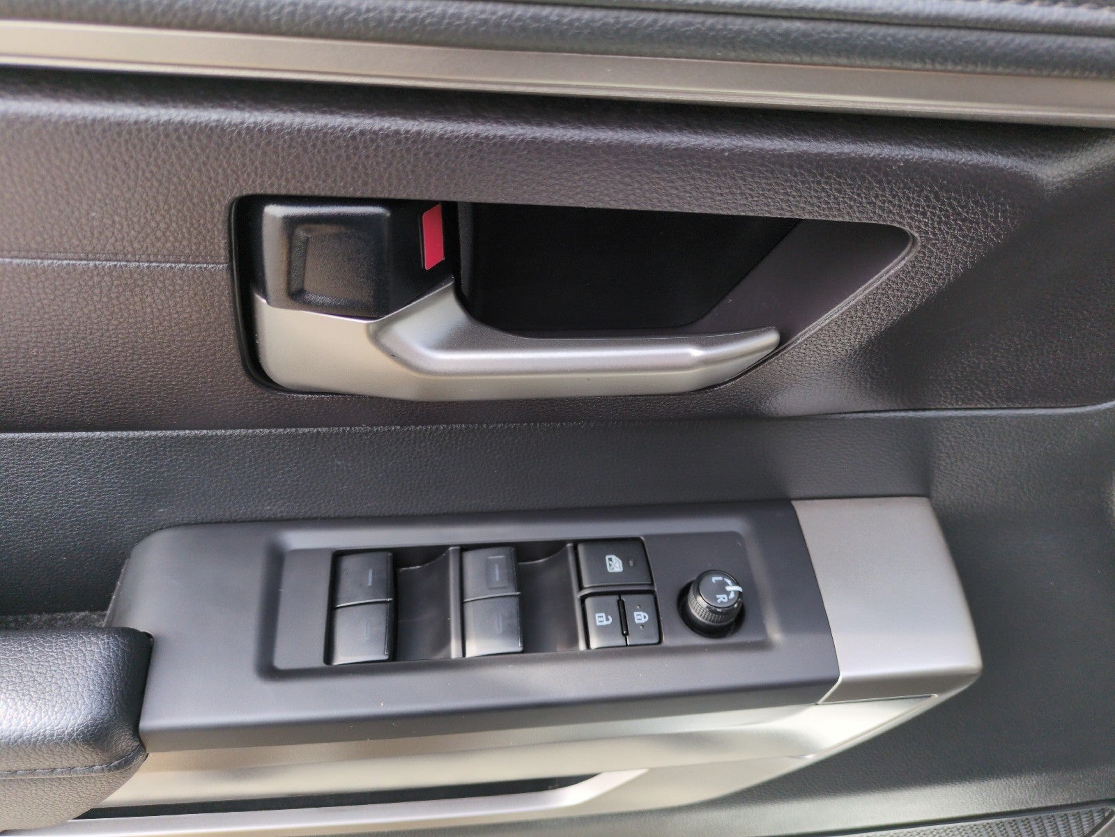 2024 Toyota Tundra 4WD SR5