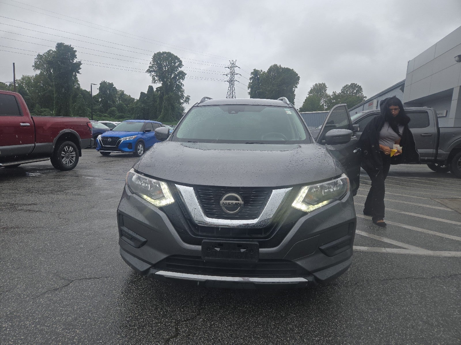 2020 Nissan Rogue SV