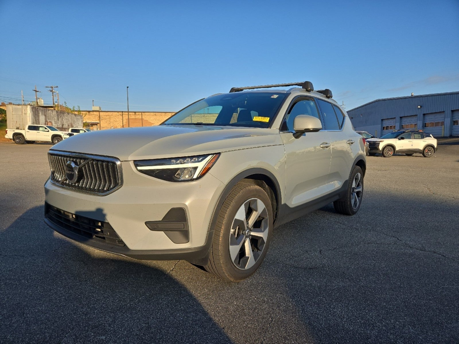 2025 Volvo XC40 Core Bright Theme
