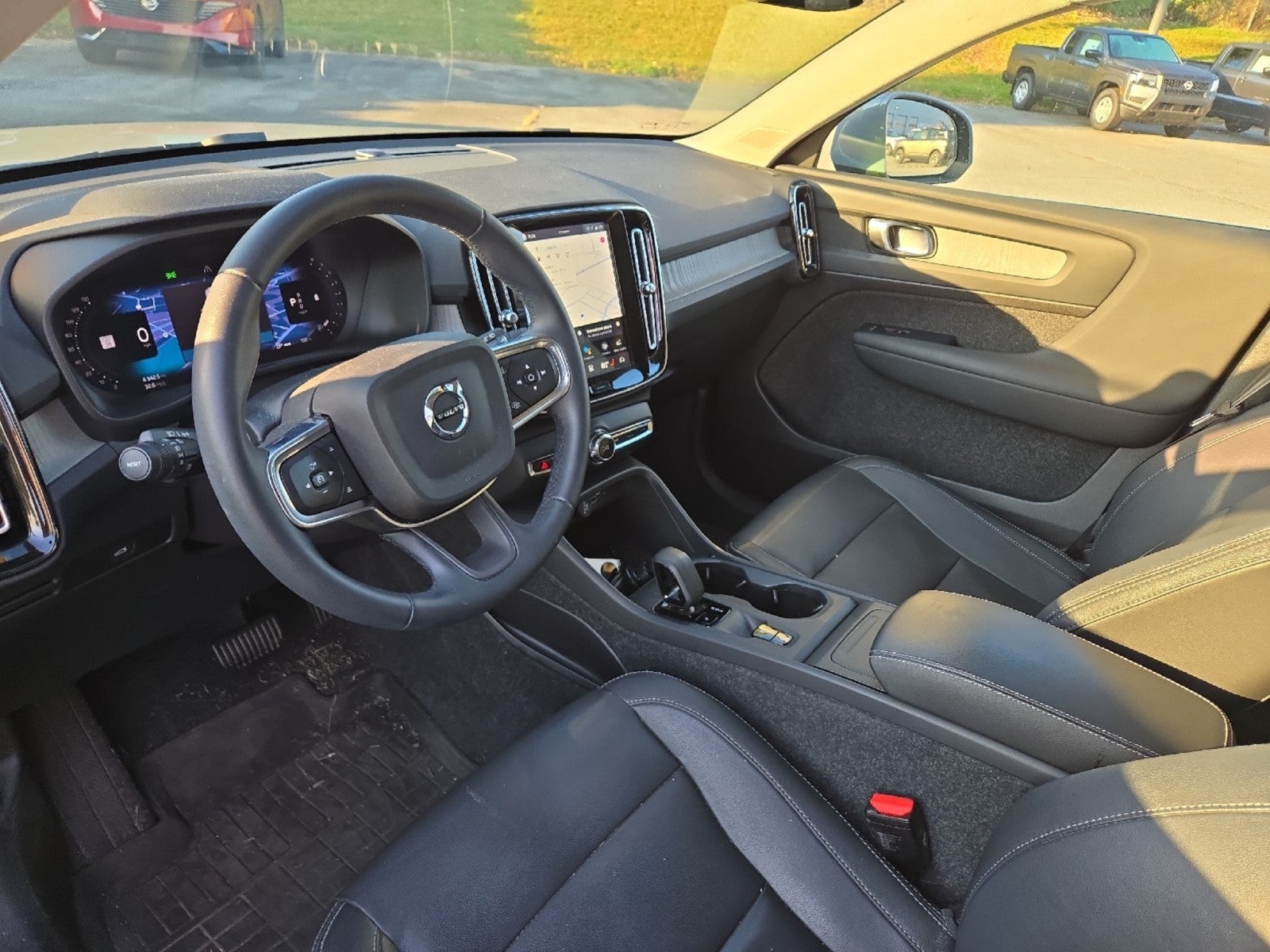 2025 Volvo XC40 Core Bright Theme