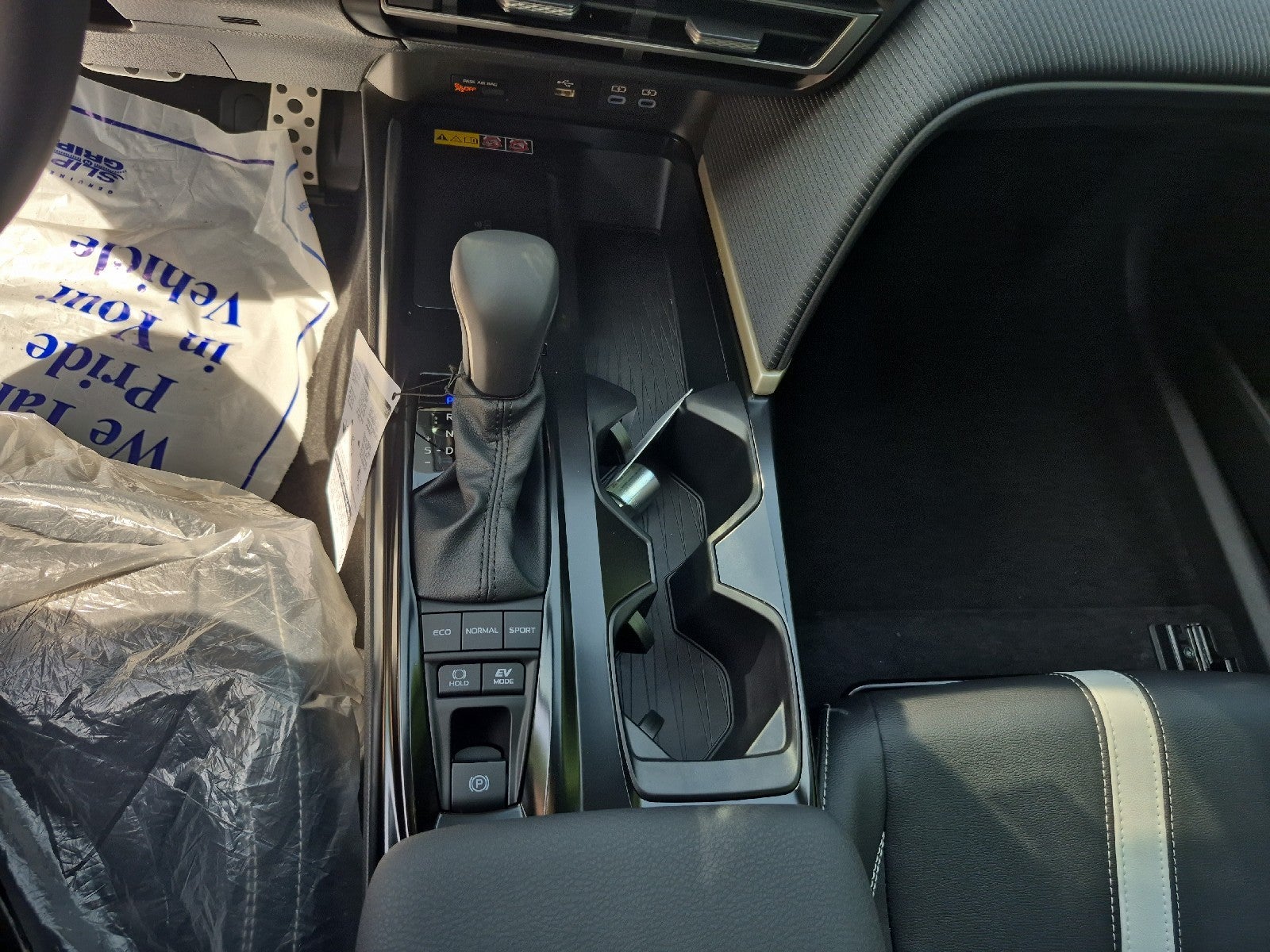2026 Toyota Camry 4DR CVT HYB SE