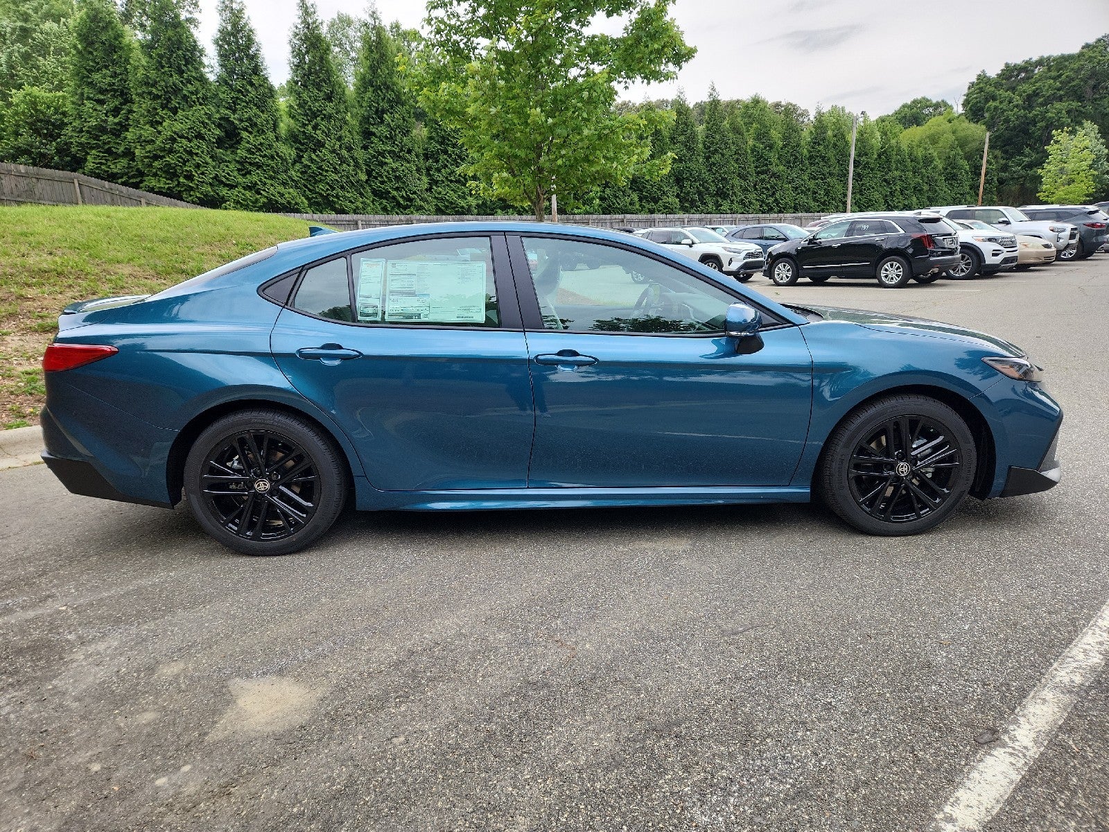 2026 Toyota Camry 4DR CVT HYB SE
