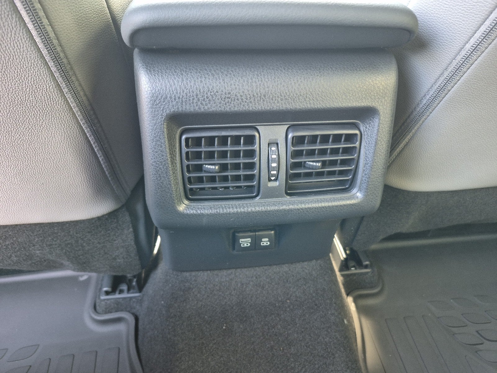 2026 Toyota Camry 4DR CVT HYB SE