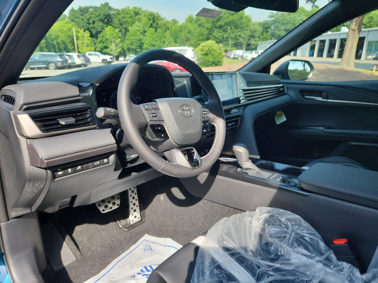 2026 Toyota Camry 4DR CVT HYB SE