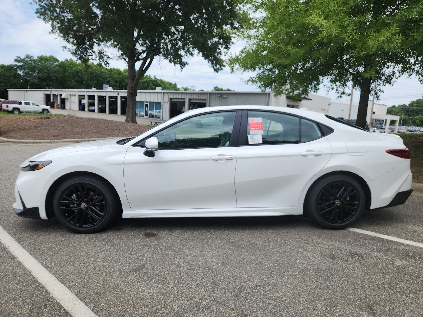 2026 Toyota Camry 4DR CVT HYB SE