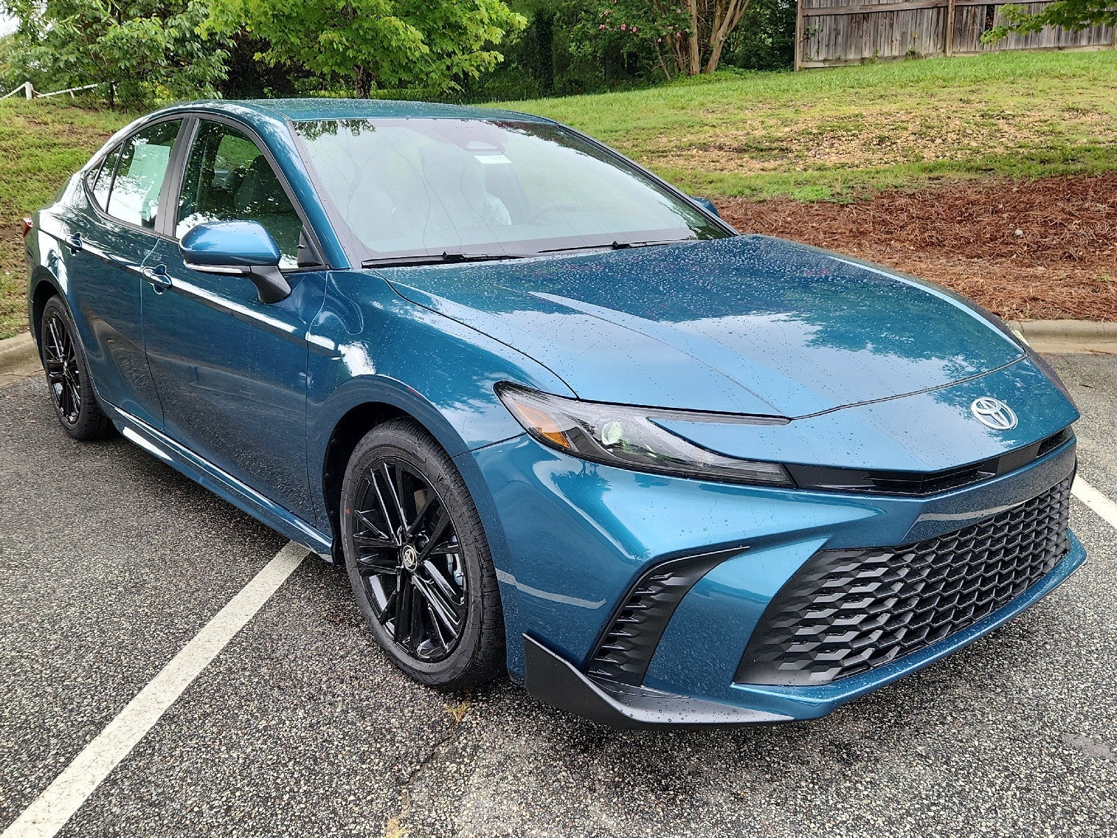 2026 Toyota Camry 4DR CVT HYB SE