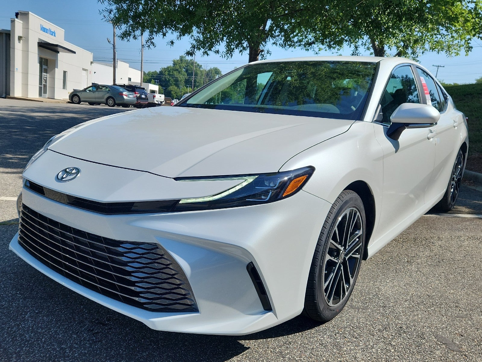 2026 Toyota Camry 4DR CVT HYB XLE