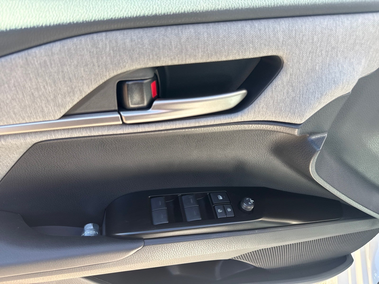 2026 Toyota Camry 4DR CVT HYB LE