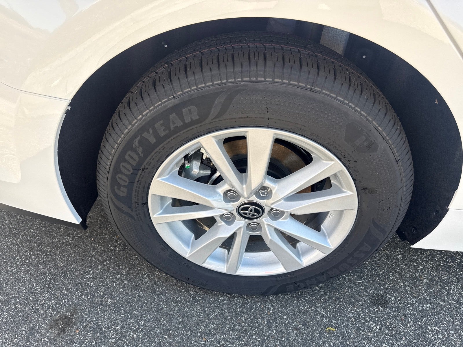 2026 Toyota Camry 4DR CVT HYB LE