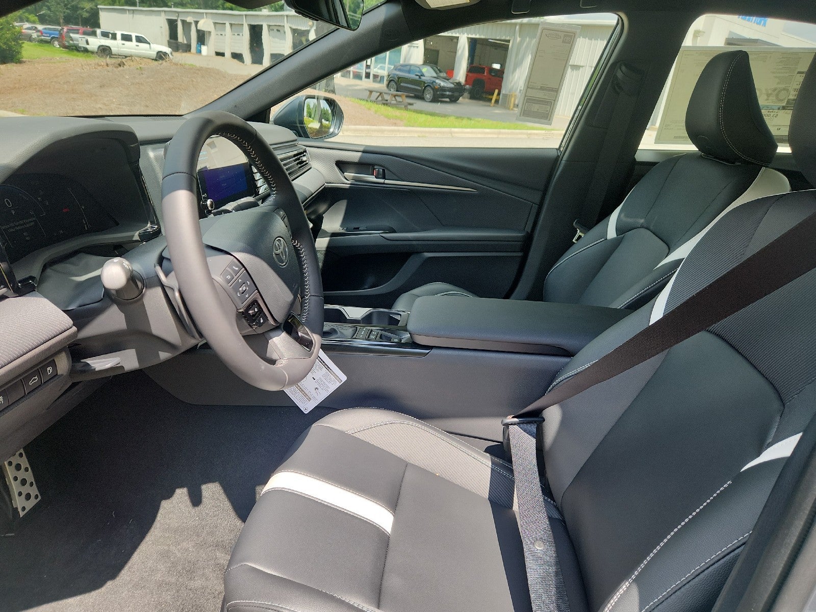 2026 Toyota Camry 4DR CVT HYB SE