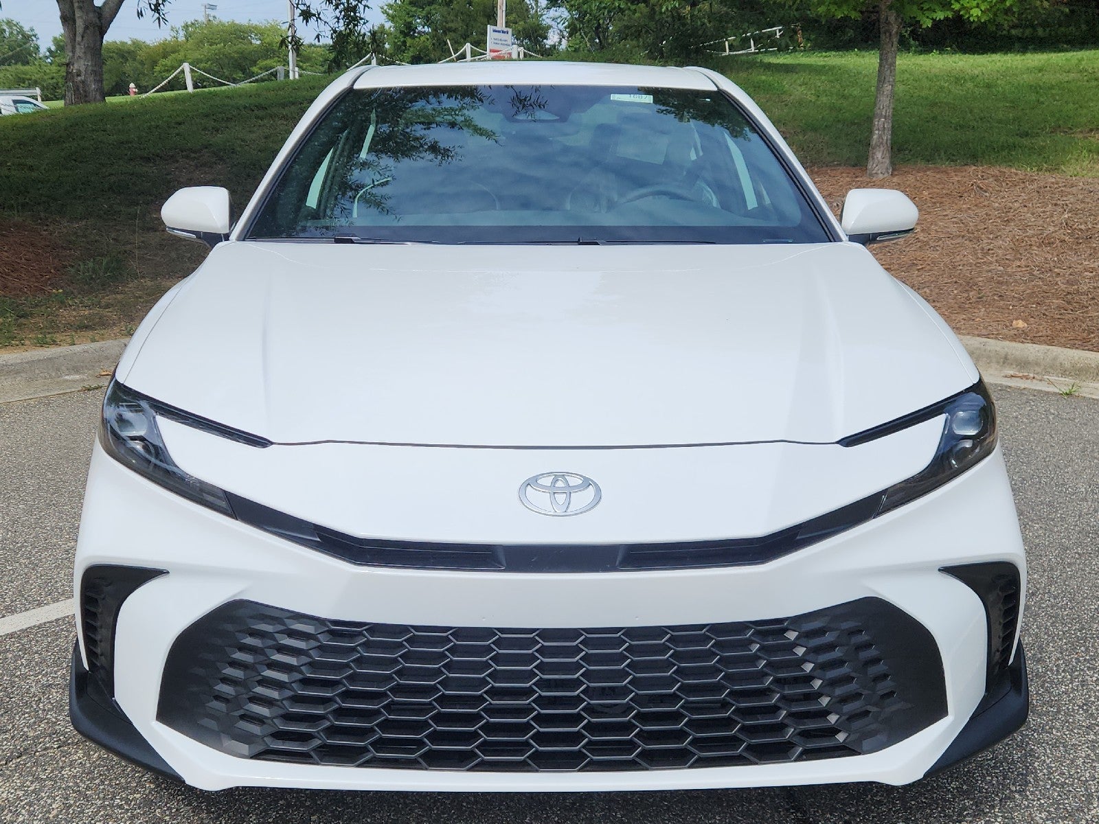 2026 Toyota Camry 4DR CVT HYB SE