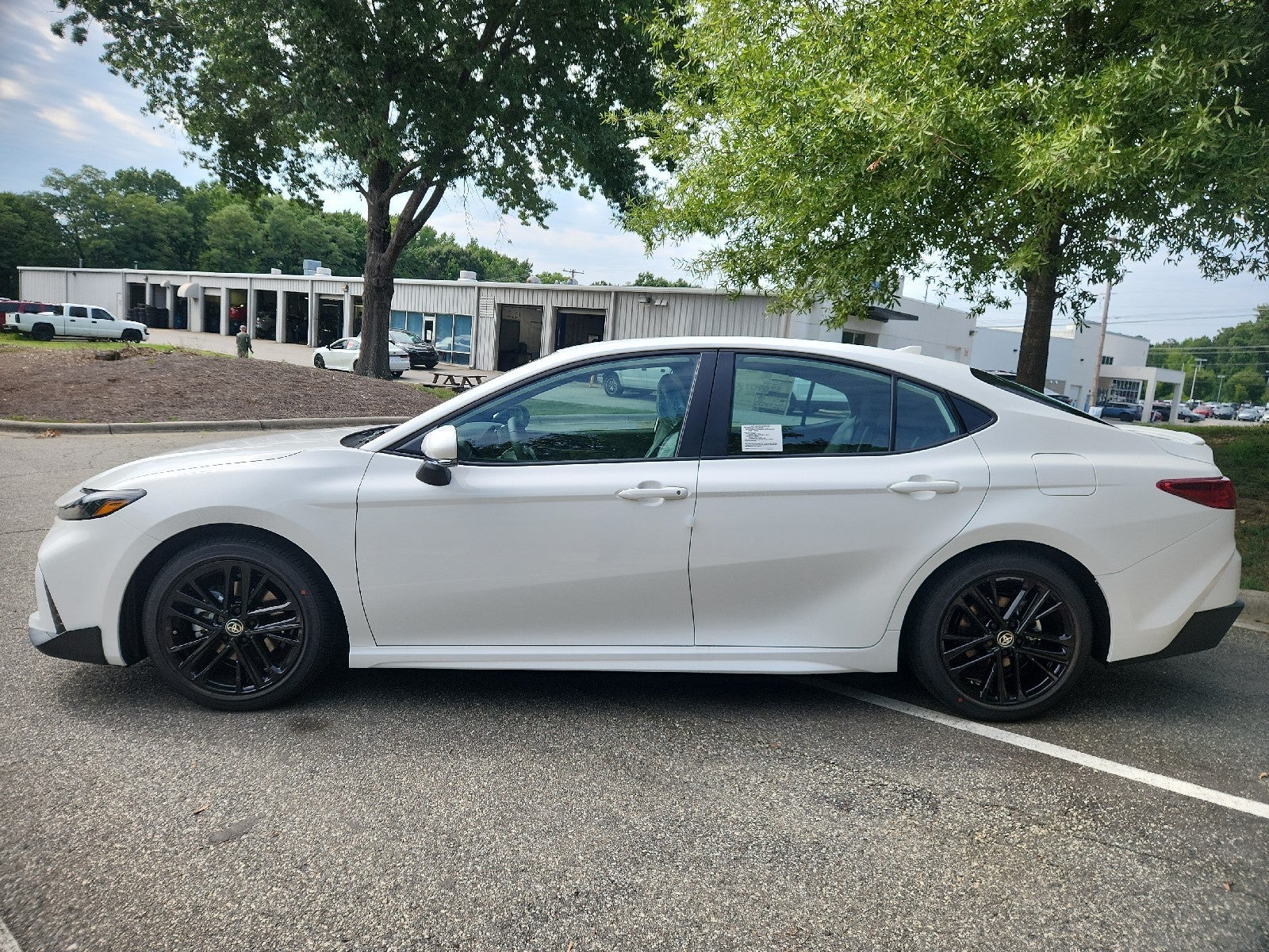 2026 Toyota Camry 4DR CVT HYB SE