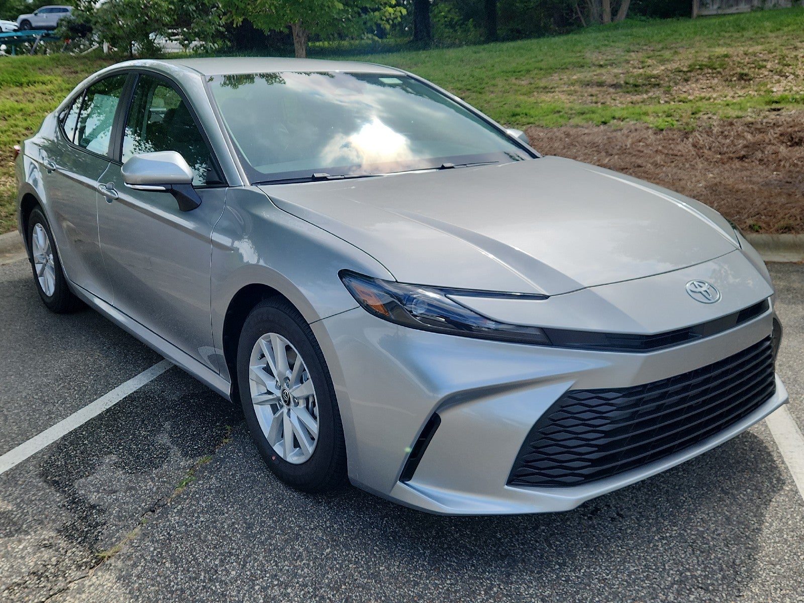 2026 Toyota Camry 4DR CVT HYB LE
