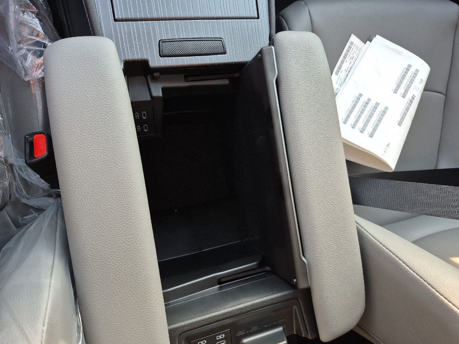 2026 Toyota Sienna 4DR FWD 8P XLE