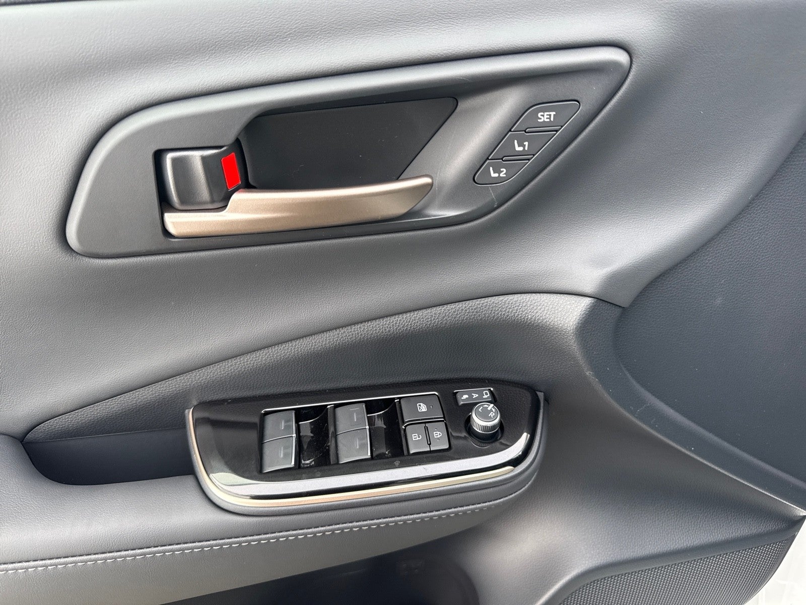 2026 Toyota Crown 4DR AWD PLATINUM