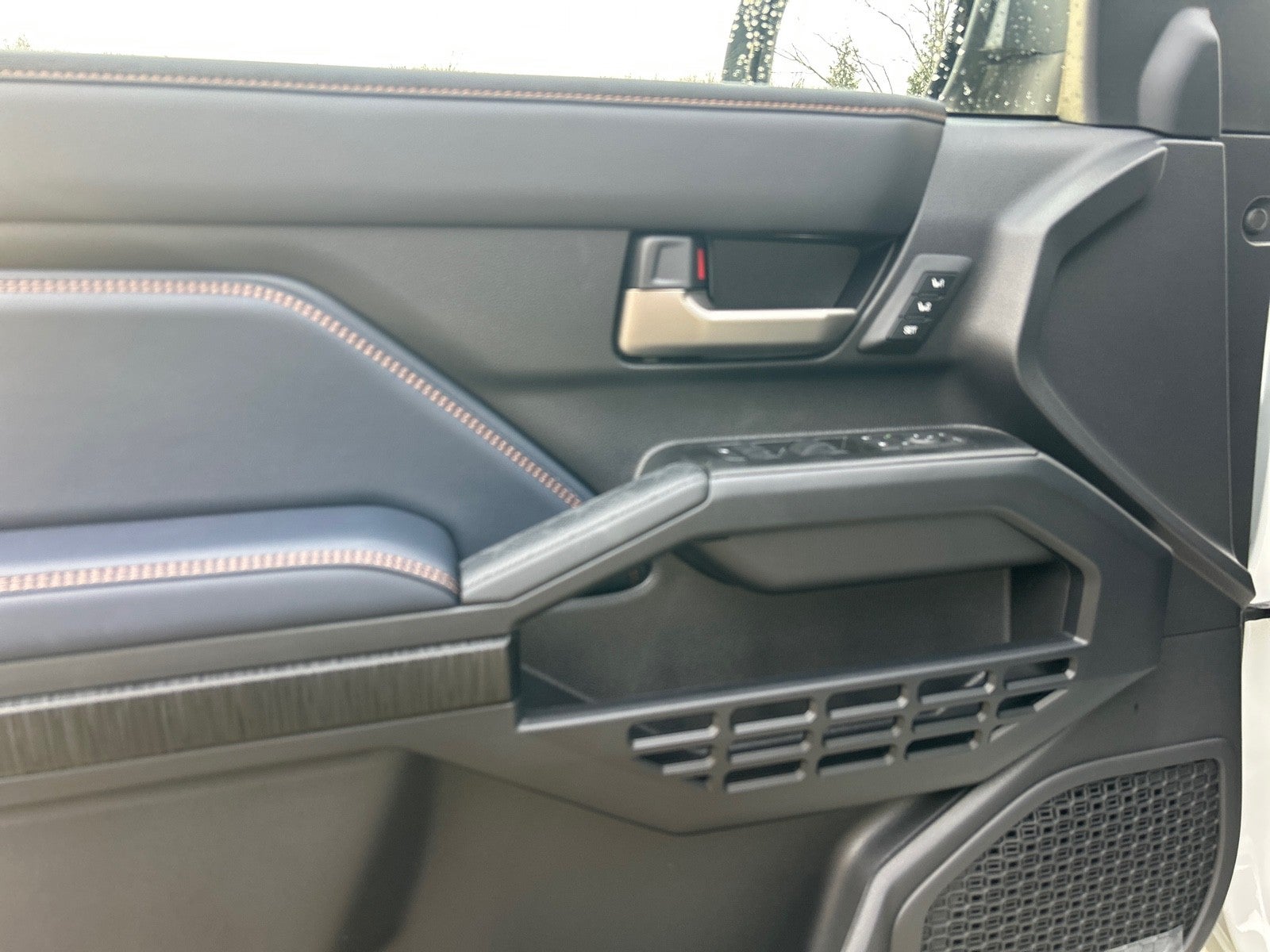 2025 Toyota 4Runner i-FORCE MAX Platinum