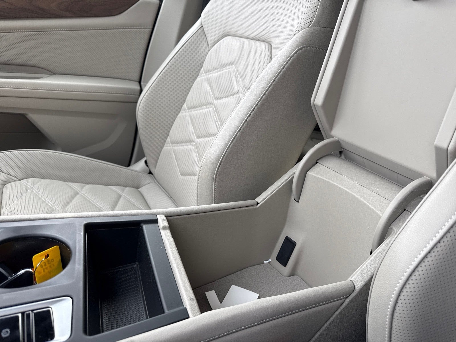 2024 Volkswagen Atlas 2.0T SE