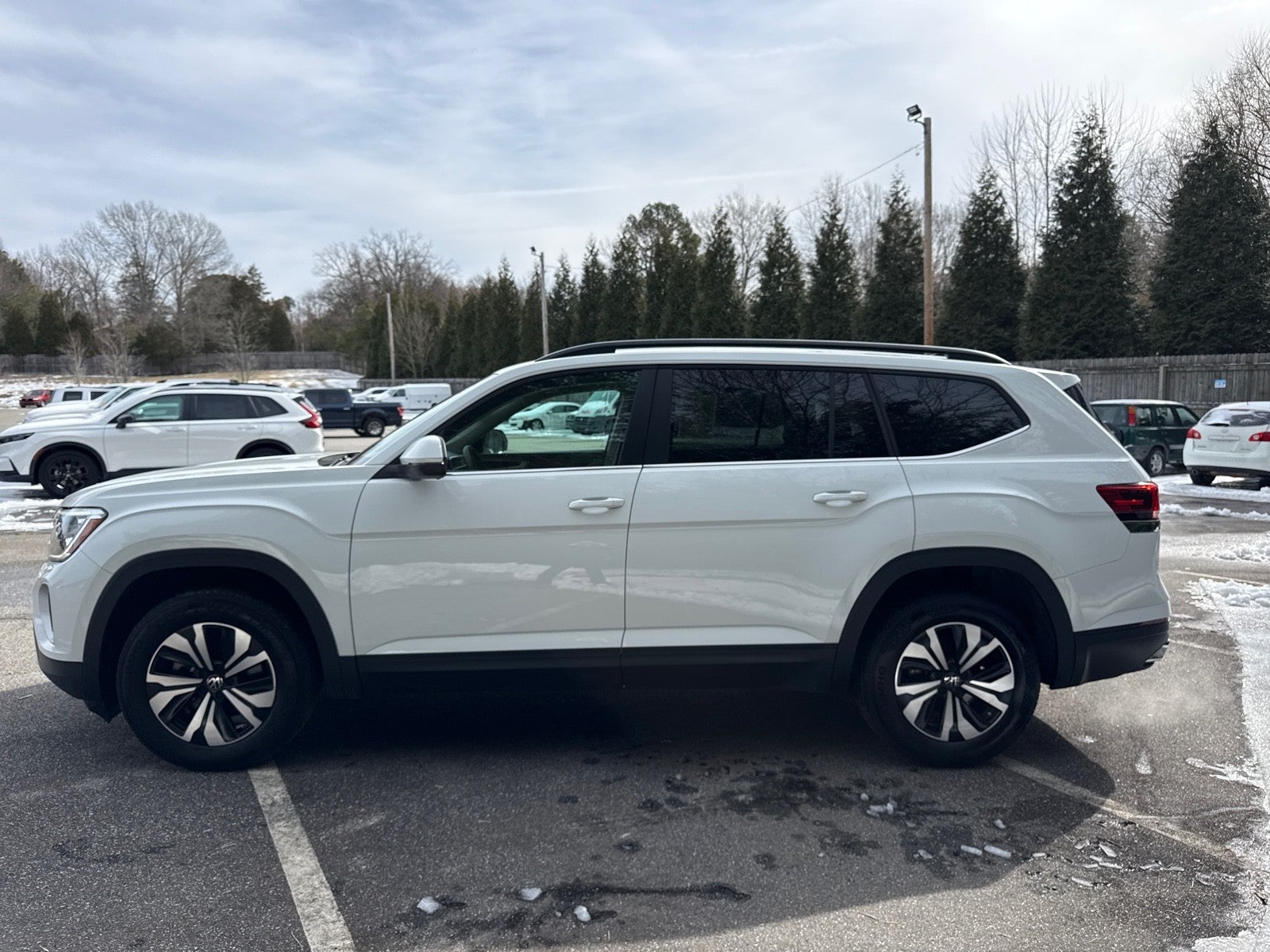2024 Volkswagen Atlas 2.0T SE