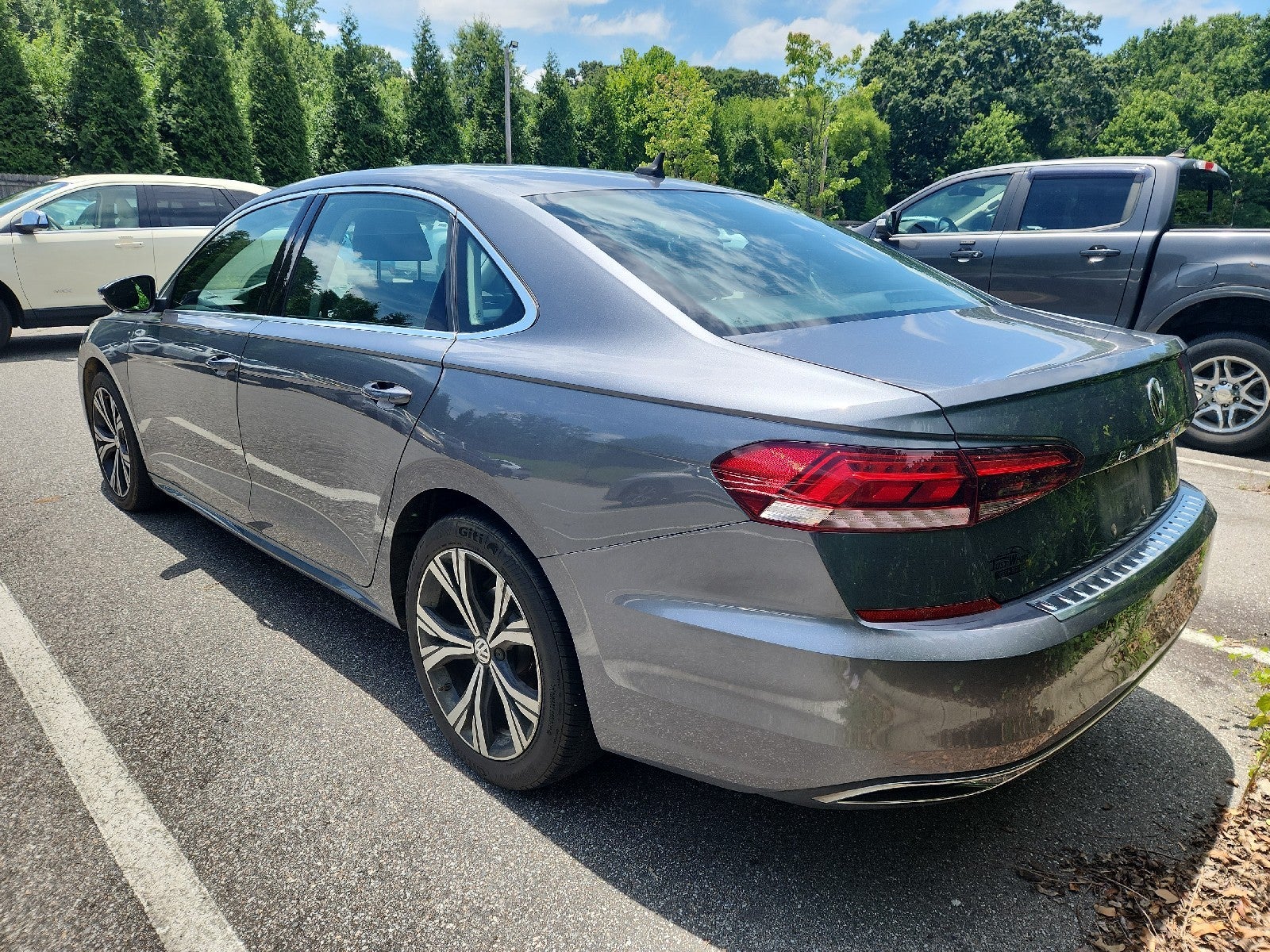 2022 Volkswagen Passat 2.0T SE