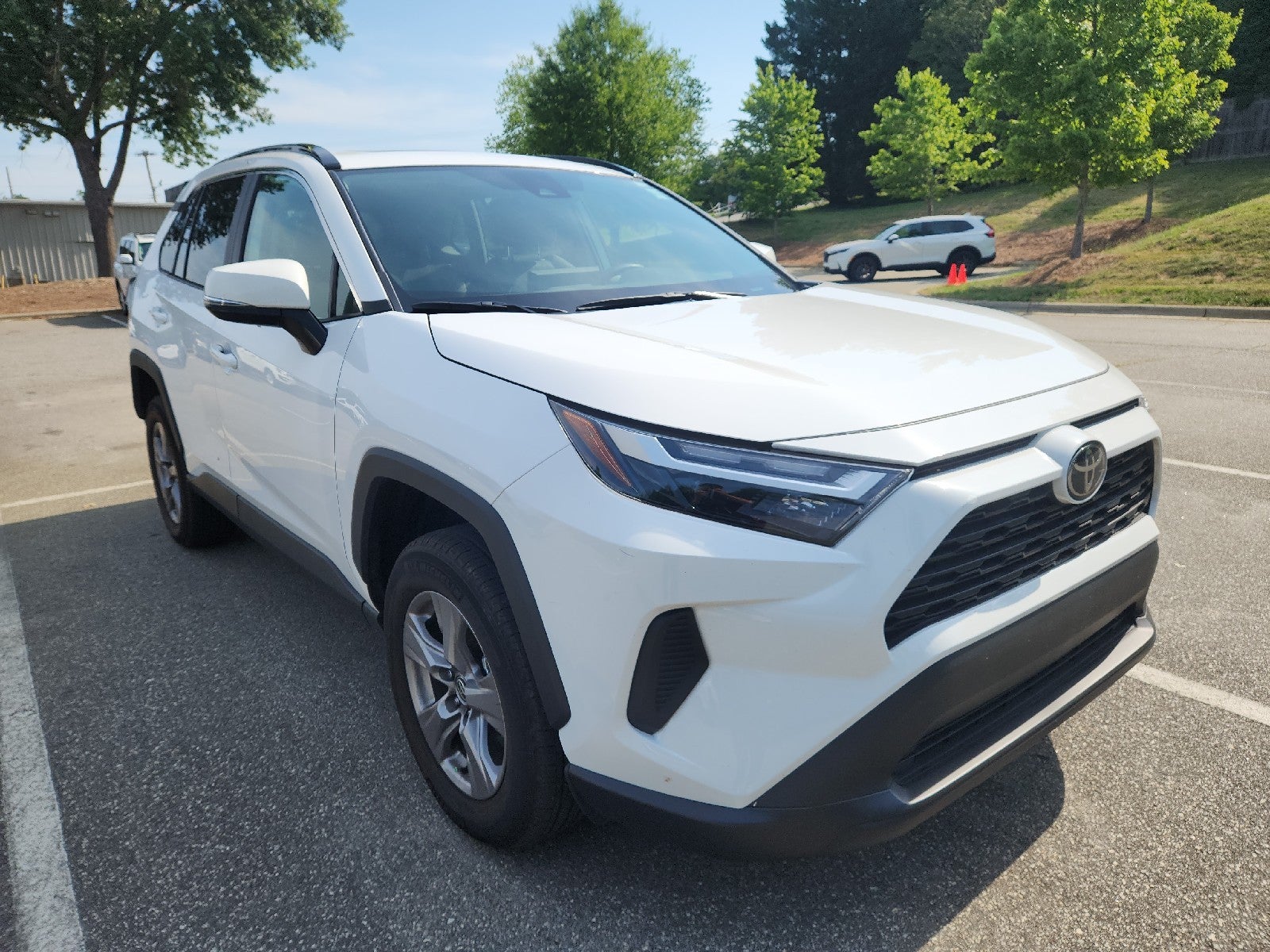 2023 Toyota RAV4 XLE FWD's photo