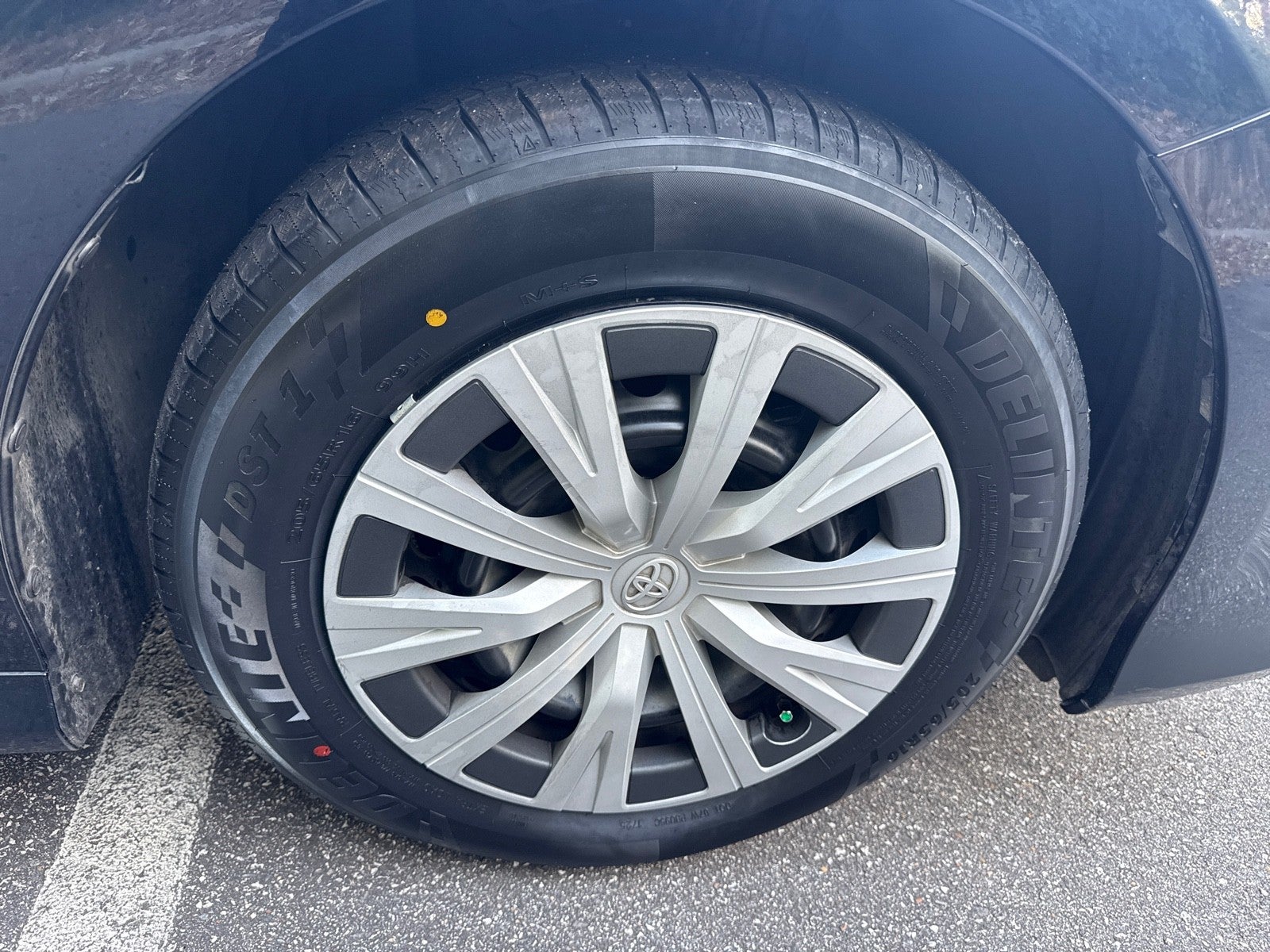 2022 Toyota Camry Hybrid LE