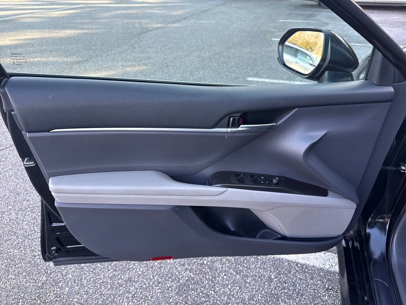 2022 Toyota Camry Hybrid LE