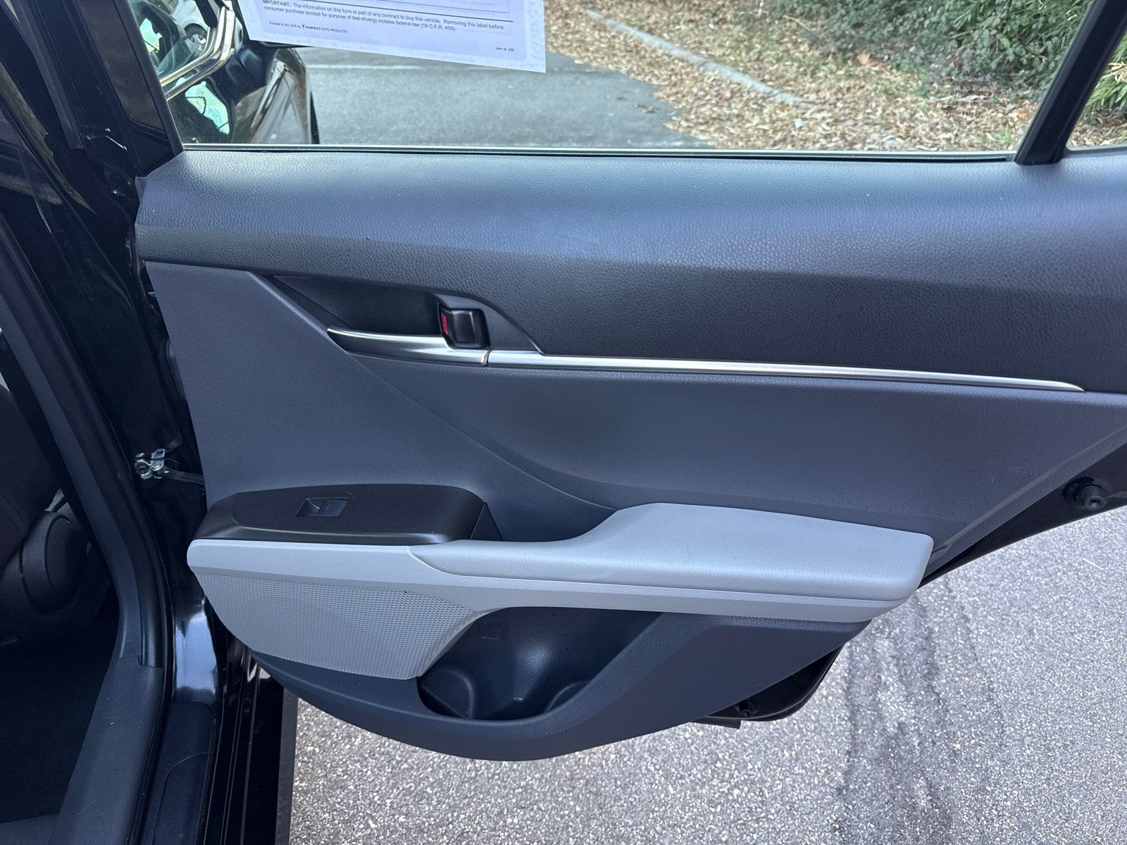 2022 Toyota Camry Hybrid LE