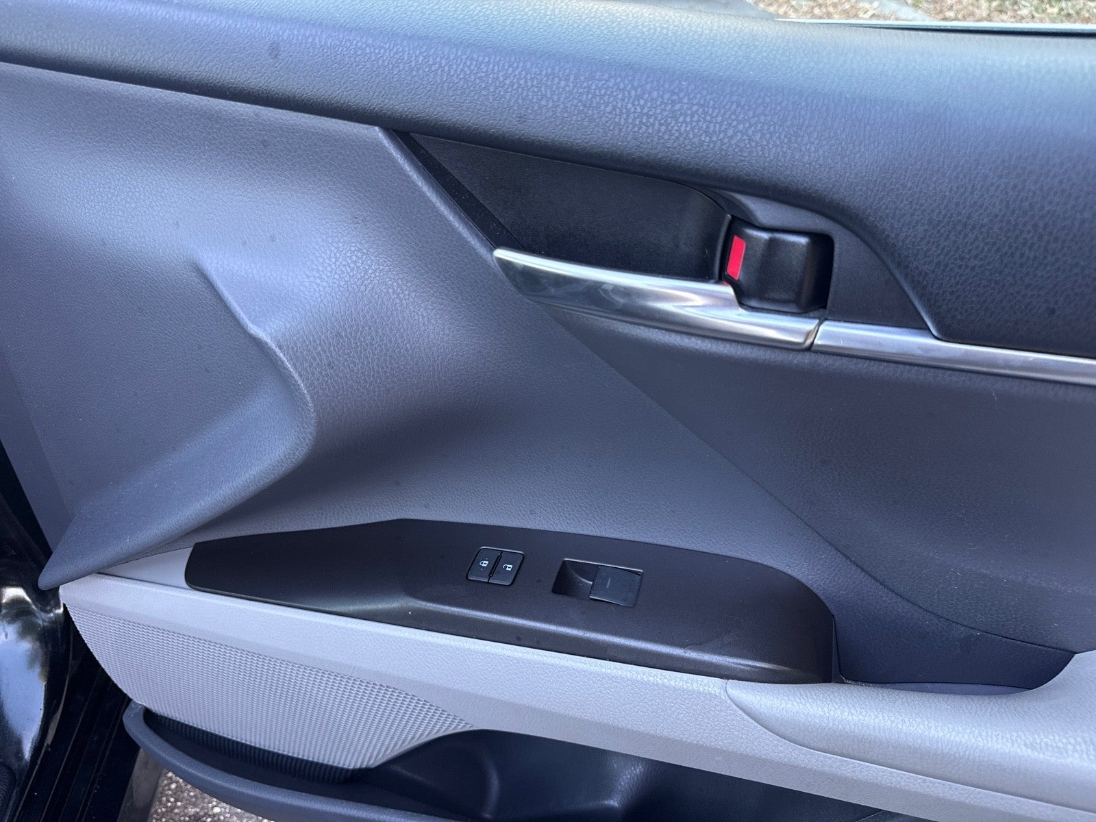 2022 Toyota Camry Hybrid LE