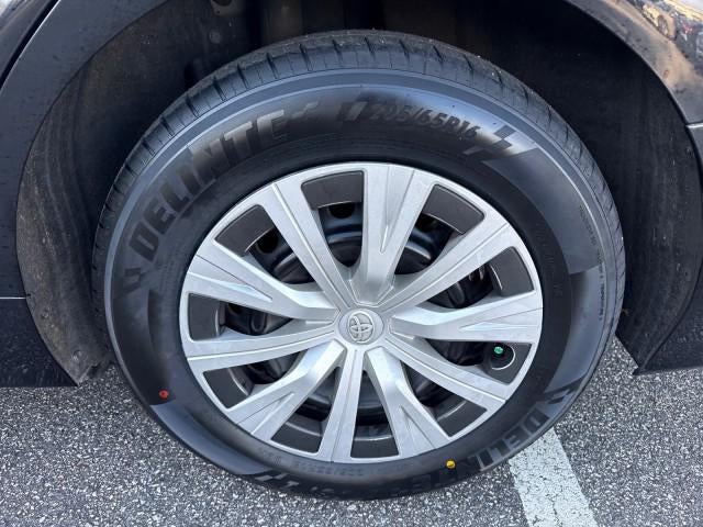 2022 Toyota Camry Hybrid LE