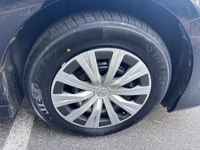 2022 Toyota Camry Hybrid LE