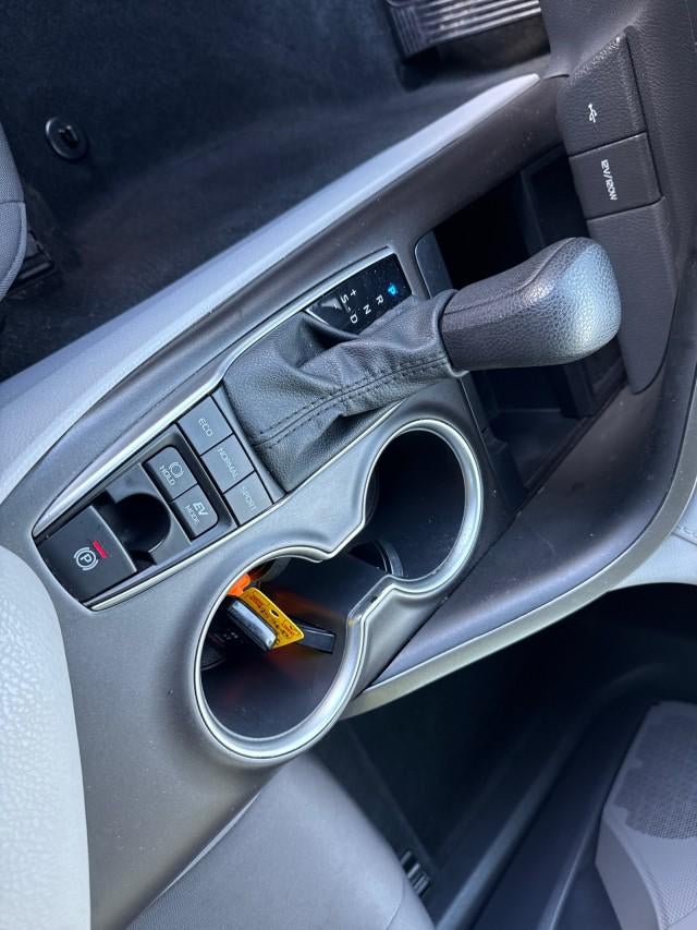 2022 Toyota Camry Hybrid LE