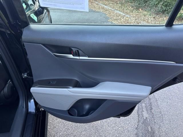 2022 Toyota Camry Hybrid LE