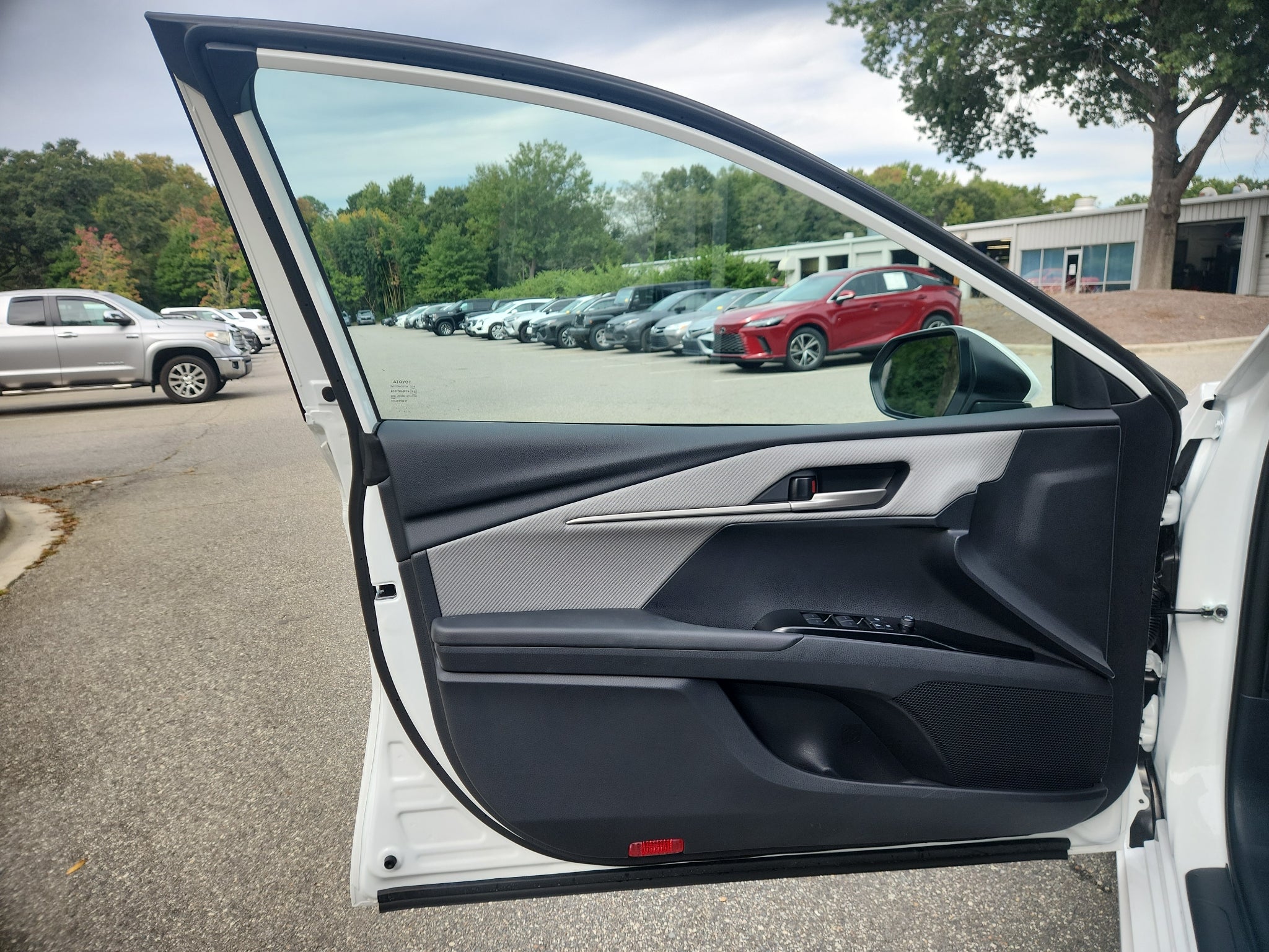 2026 Toyota Camry Hybrid SE