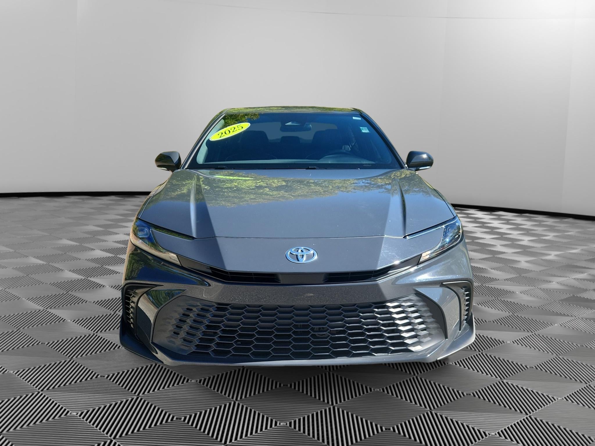 2025 Toyota Camry Hybrid SE