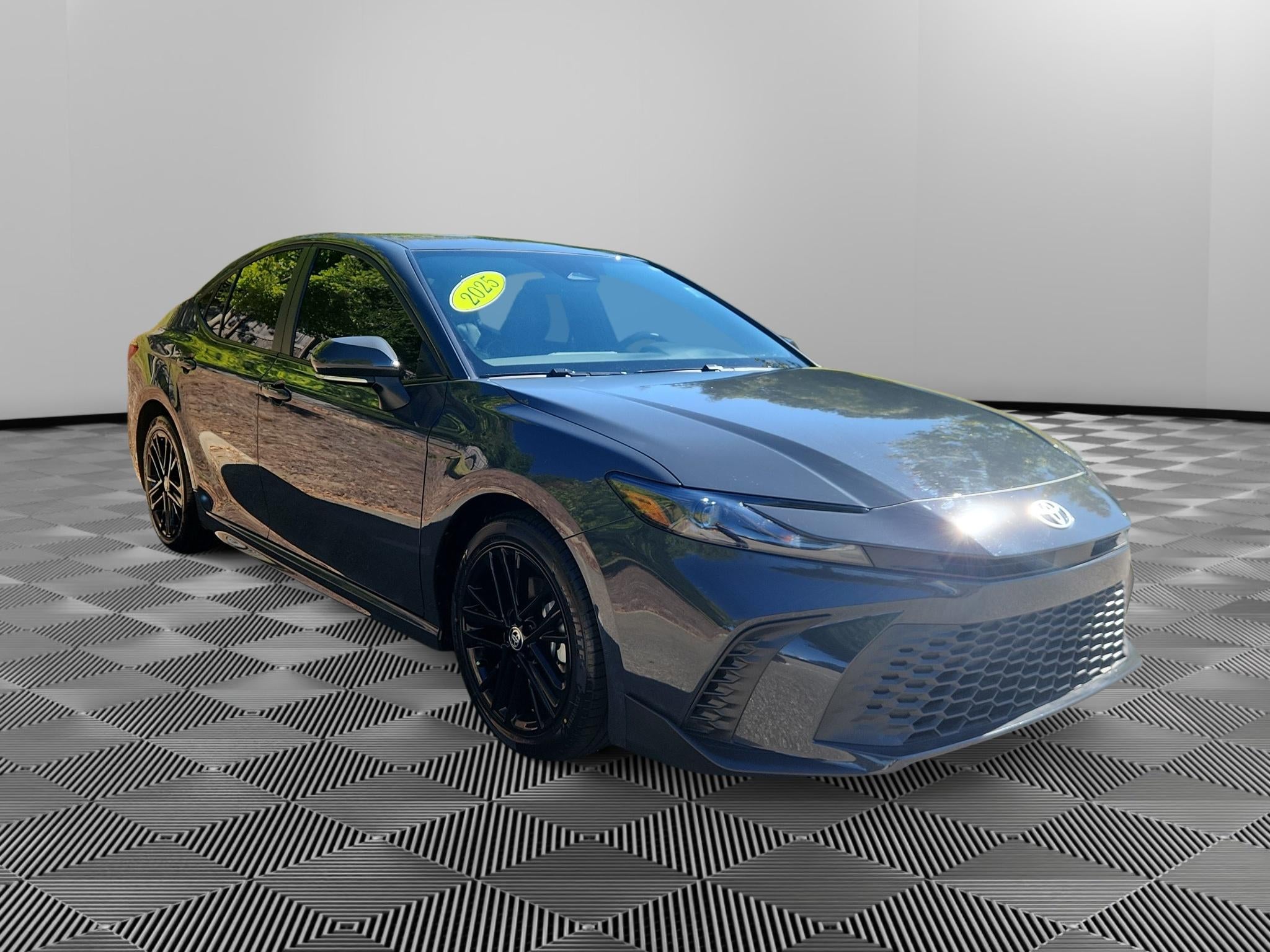 2025 Toyota Camry Hybrid SE