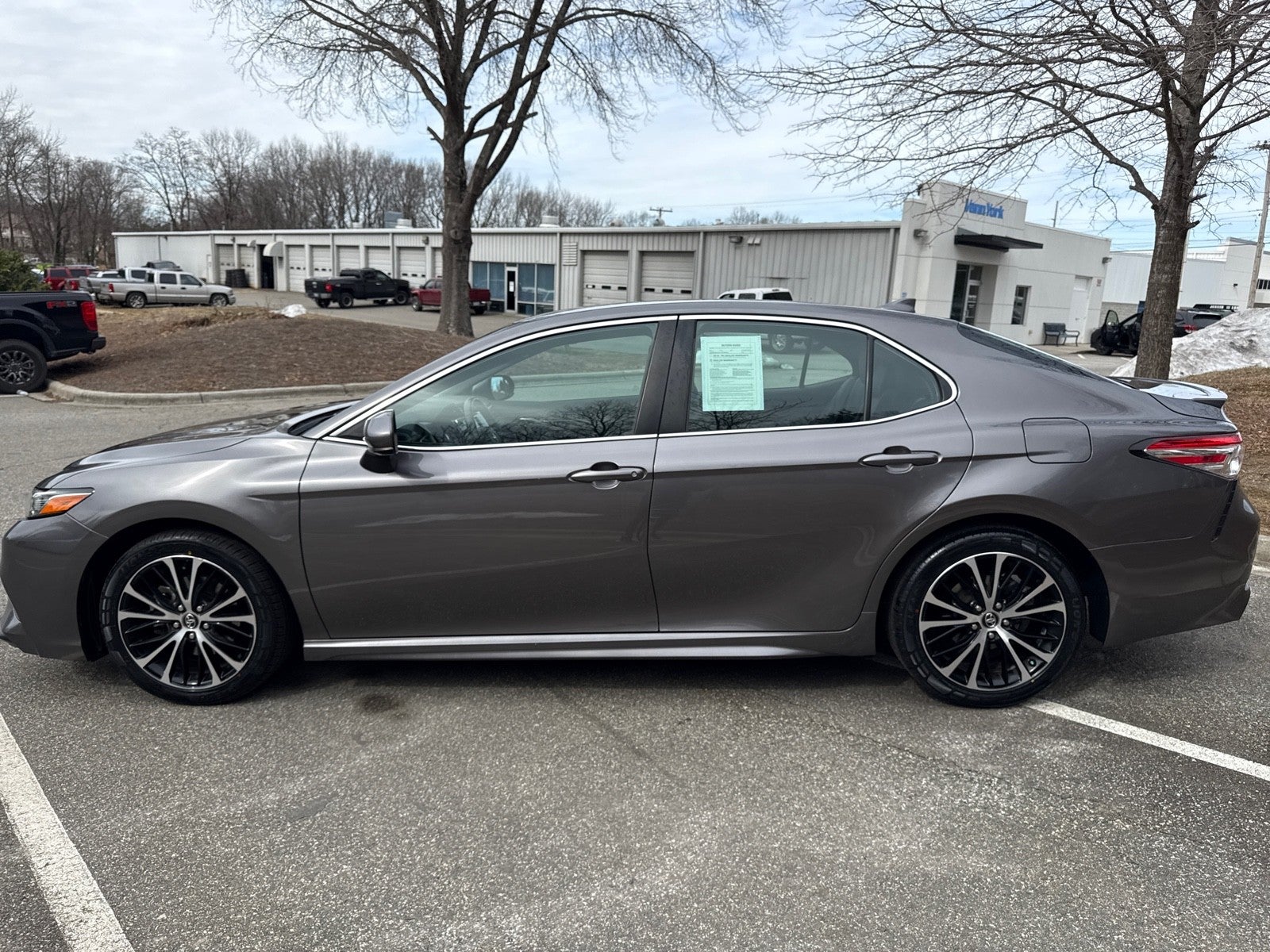 2020 Toyota Camry SE