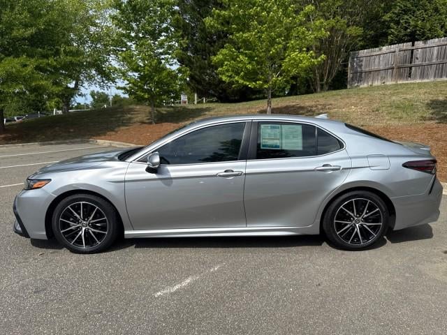 2022 Toyota Camry Hybrid SE