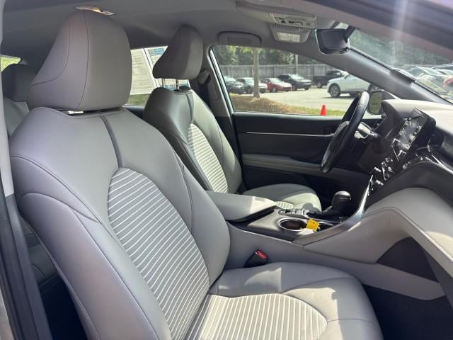 2022 Toyota Camry Hybrid SE