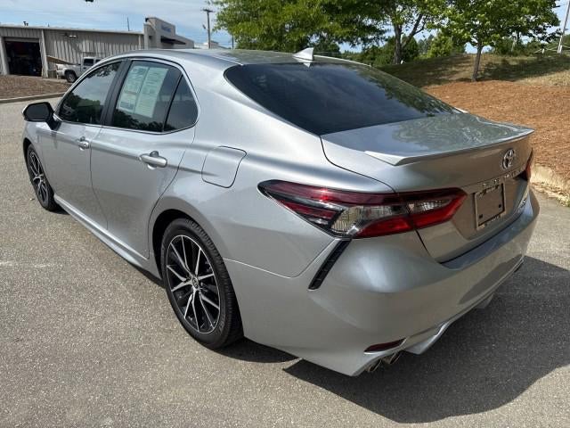 2022 Toyota Camry Hybrid SE