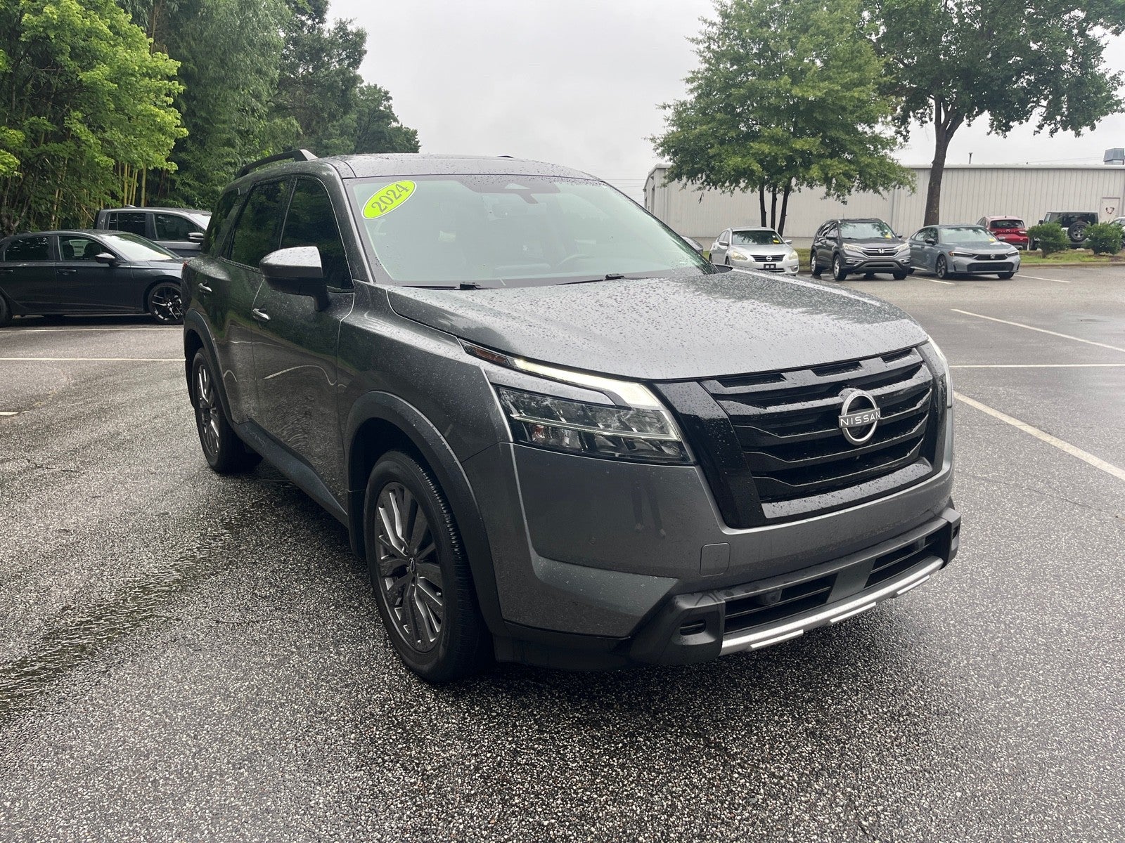2024 Nissan Pathfinder SL