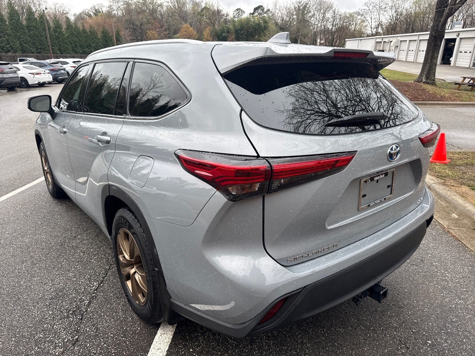 2022 Toyota Highlander Hybrid Bronze Edition