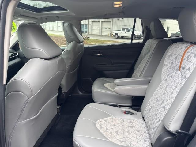 2022 Toyota Highlander Hybrid Bronze Edition