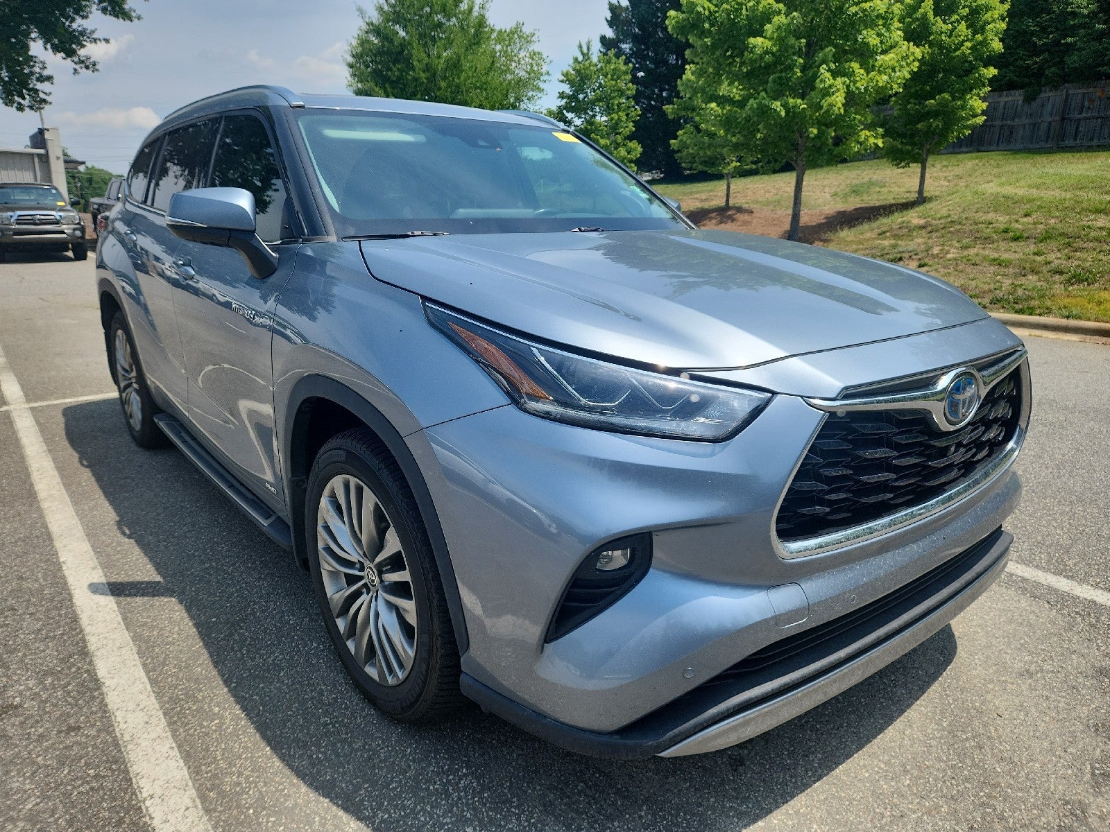 2021 Toyota Highlander Platinum Hybrid 4x4's photo