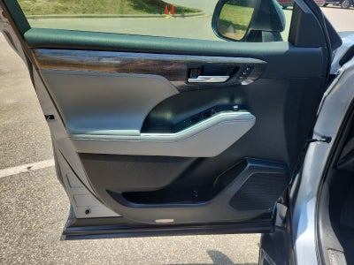 2021 Toyota Highlander Hybrid Platinum