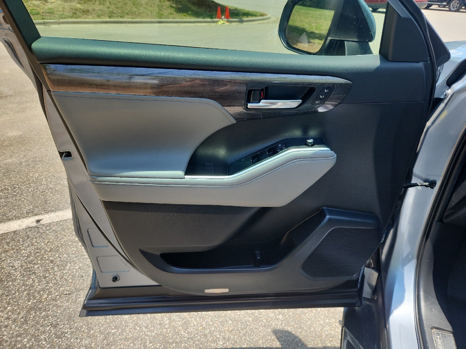 2021 Toyota Highlander Hybrid Platinum