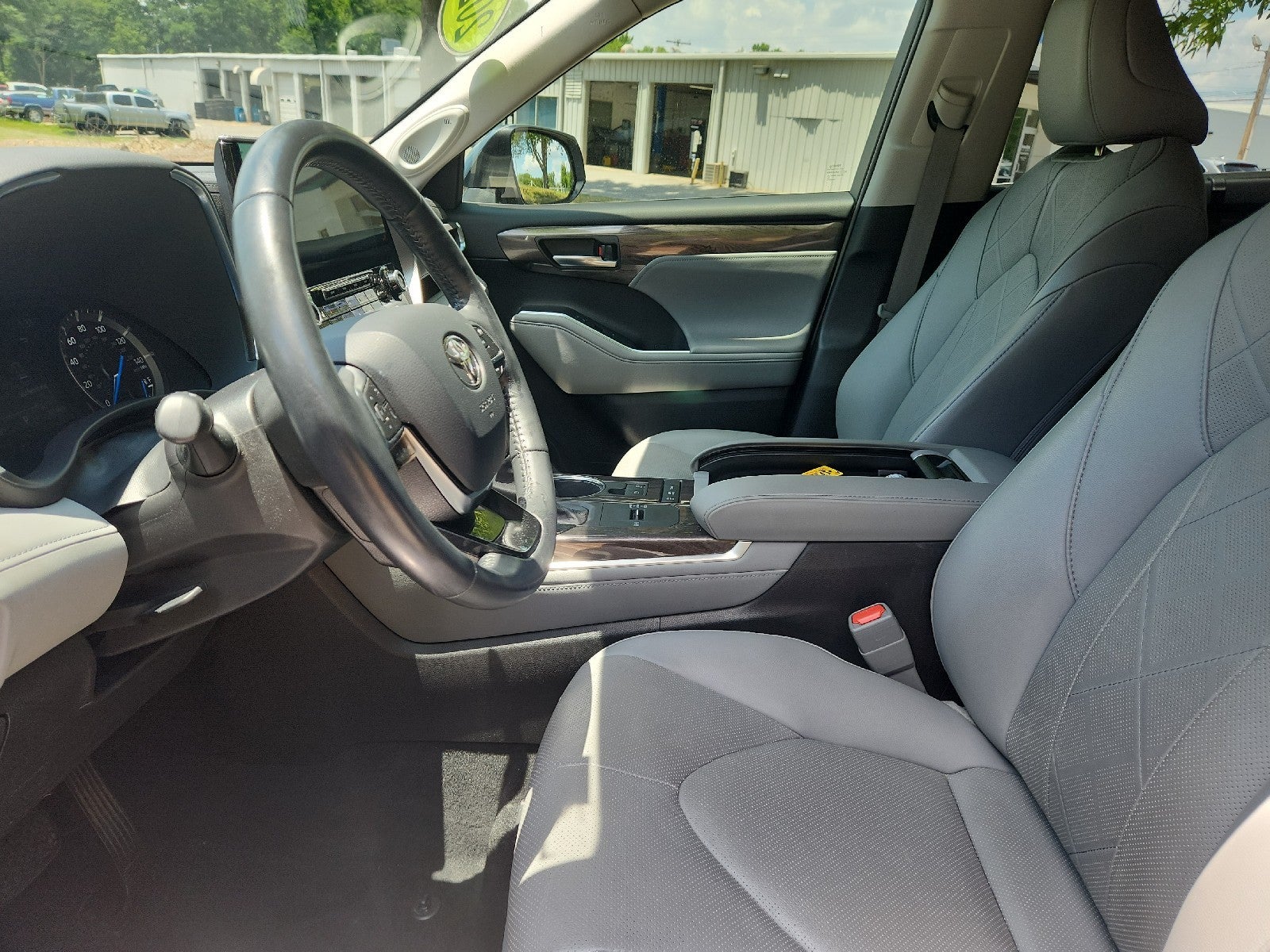 2021 Toyota Highlander Hybrid Platinum