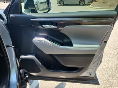 2021 Toyota Highlander Hybrid Platinum