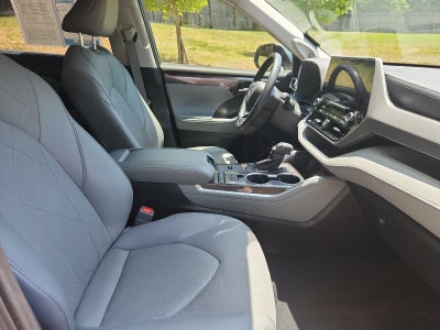 2021 Toyota Highlander Hybrid Platinum
