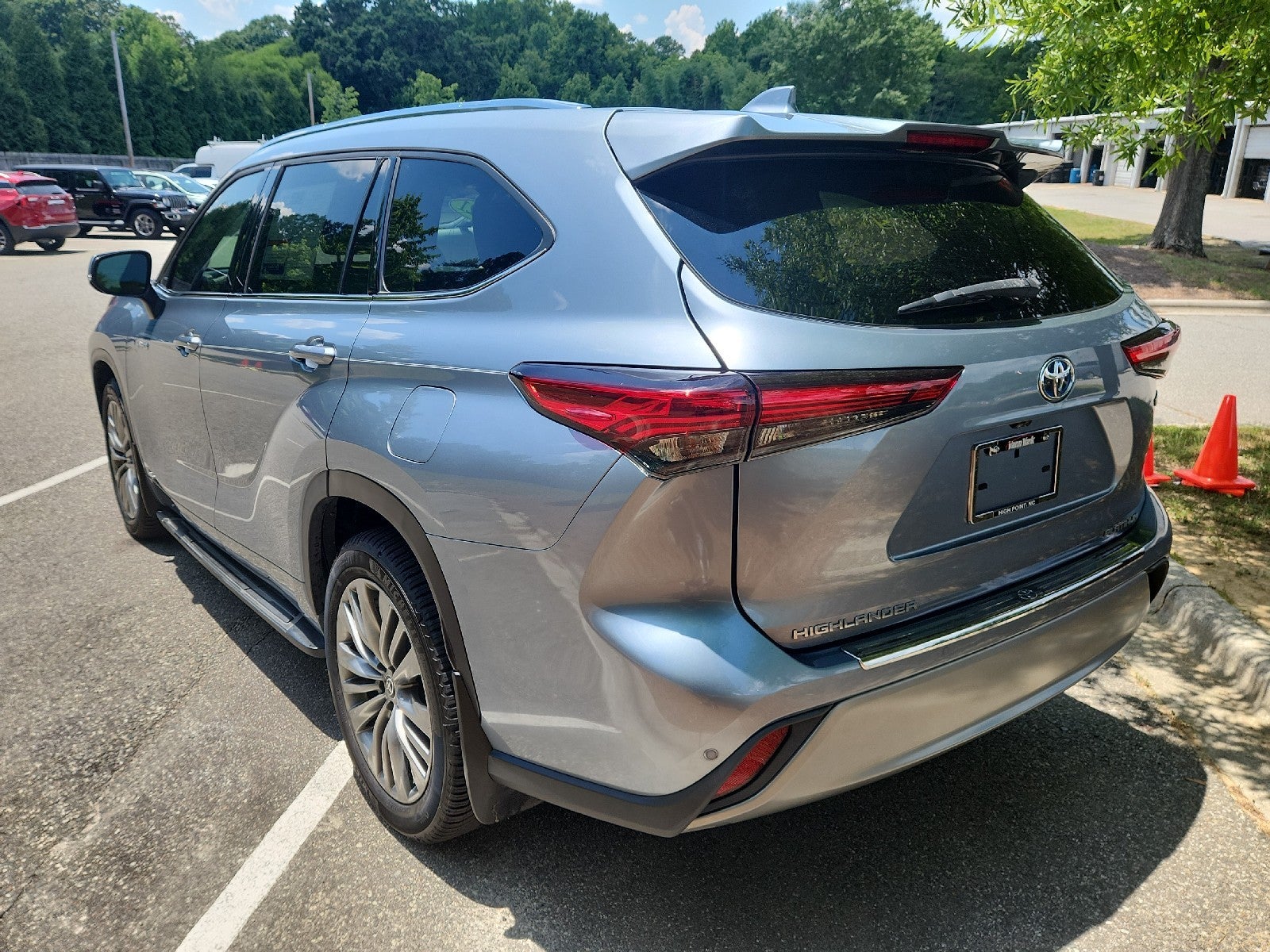 2021 Toyota Highlander Hybrid Platinum