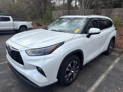 2022 Toyota Highlander Hybrid XLE